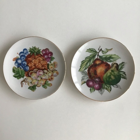 Vintage PAIR Wall Fruit Plates 6 1/4” Hand Painted Gold Rim Kitchen Farmhouse - Picture 2 of 16